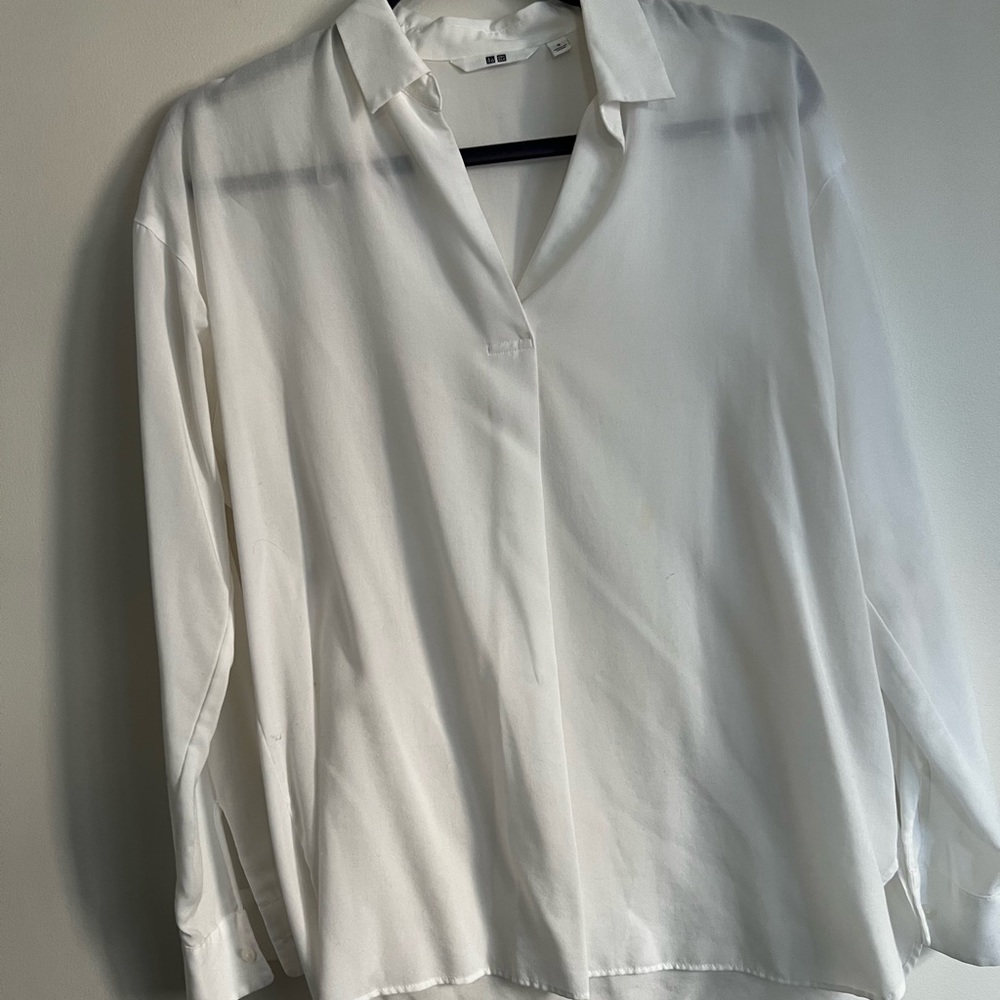 NWOT Uniglo -White blouse. Size S. Pullover not full button down.